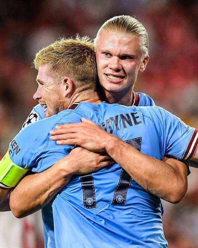 西甲官方：球员将戴紫色袖标参赛以支持国际消除对妇女暴力日（西甲官宣：球员佩戴紫色袖标出战，支持国际消除对妇女暴力日）