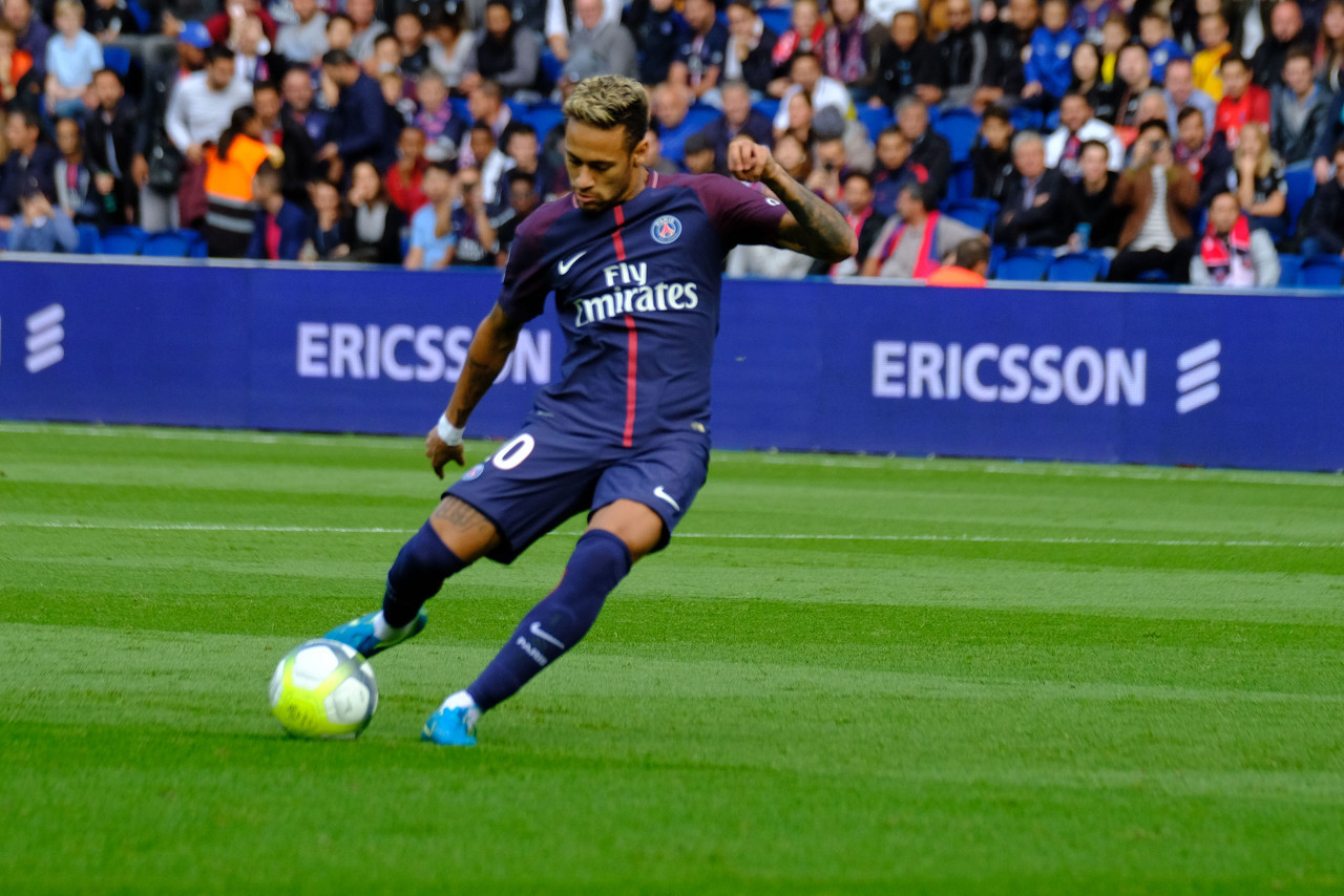 里夫斯：詹姆斯是历史级别的传球手，总在用最正确的方式打球（里夫斯：詹姆斯是联盟史上顶尖的传球手，始终以最正确方式打球）