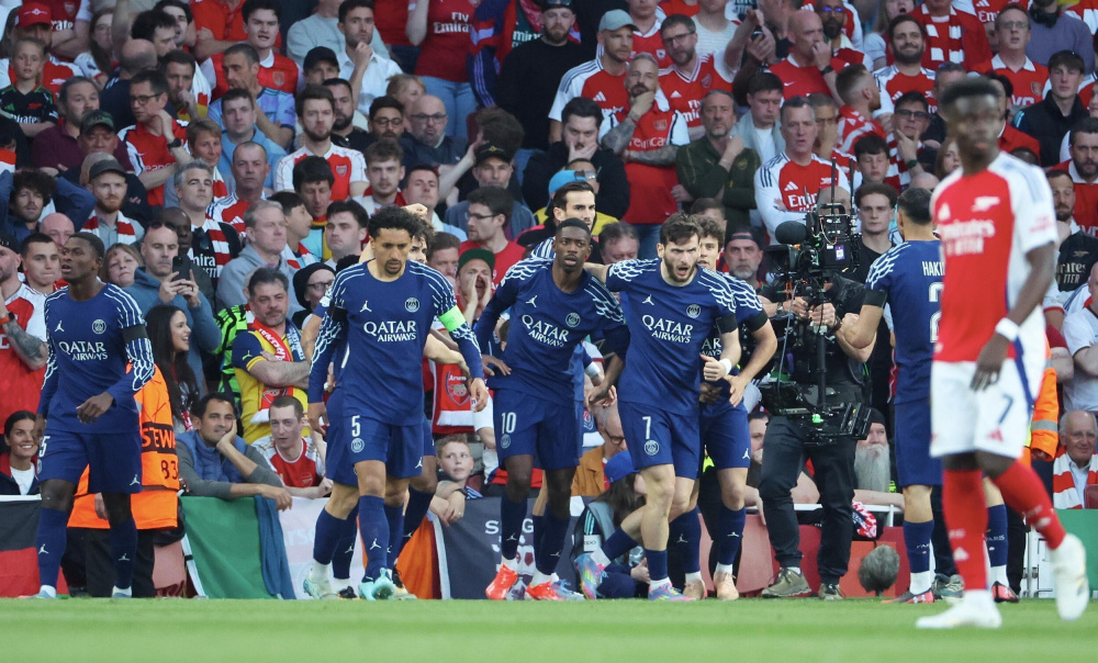 米体：邓弗里斯预计12月中旬回归；姆希塔良、达米安接近复出