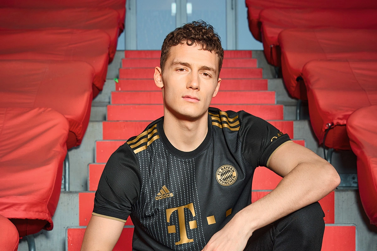 TA：贝林应该担任英格兰的10号位，他比罗杰斯更具进球威胁（TA：英格兰10号应由贝林担纲，他的进球威胁胜过罗杰斯）