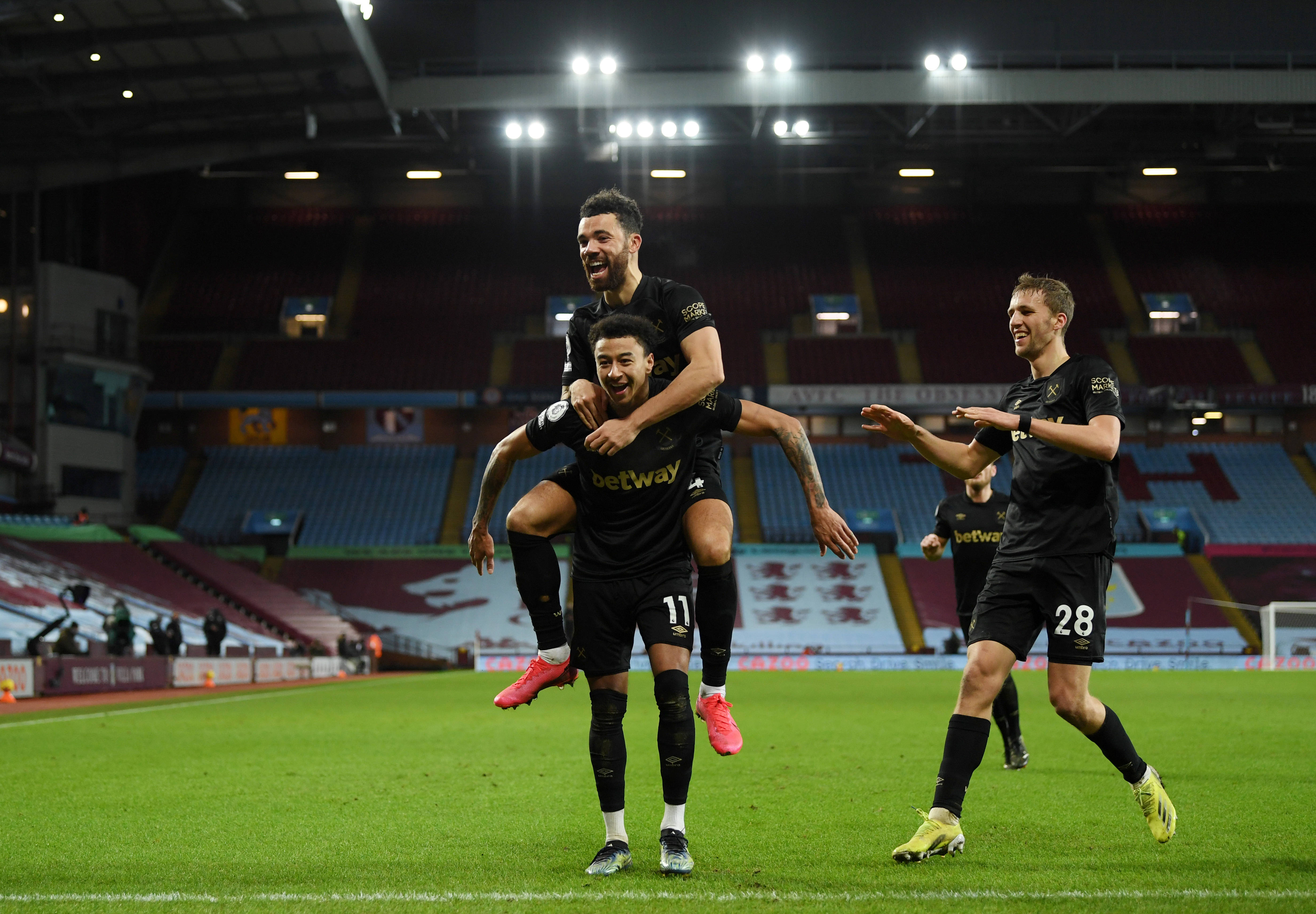 那不勒斯门将罚出时速130公里点球，已成足坛最快点射之一