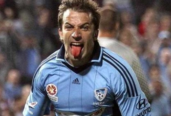 他这次传球完全是大师级别（这一脚传球堪称大师手笔）