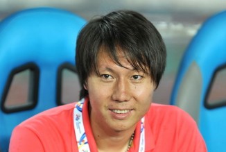 主持人爆料：麦金在圣米伦时，曾被队友扔出的训练杆刺伤大腿（主持人透露：麦金效力圣米伦期间曾被队友掷出的训练杆扎伤大腿）