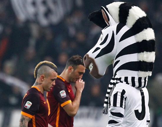 埃迪-豪：曼联整体表现有很大的提升；我们在努力改进防守（埃迪-豪：曼联整体进步显著，我们正致力于加强防守）