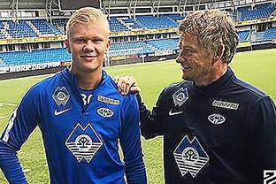 降维打击！麦基19投13中怒砍30分10篮板2盖帽（统治内线！麦基19投13中轰下30分10篮板2封盖）