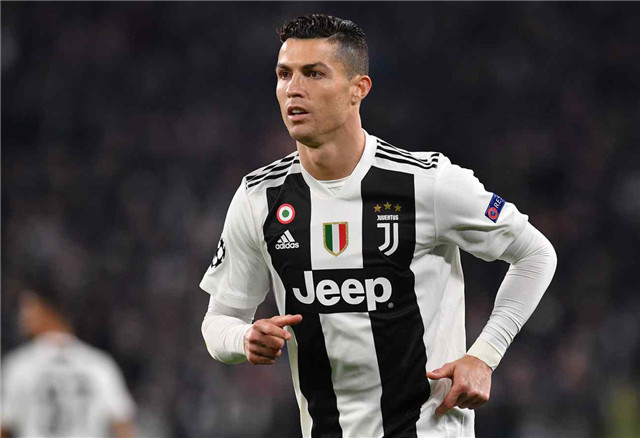 勇夺金靴，法比奥赛后社媒：感谢队友以及每位愿意相信我的人（法比奥加冕金靴，赛后社媒致谢队友与所有相信他的人）