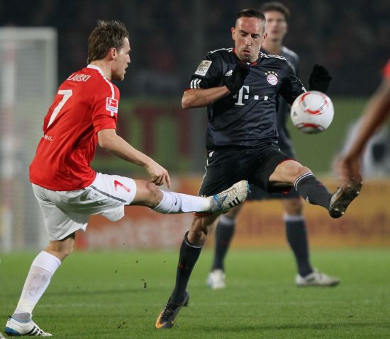 亚当·沃顿希望加盟有欧冠资格的新球队。（亚当·沃顿有意转会至具备欧冠资格的新东家）