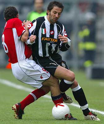 皮萨罗：罗马首要目标是欧冠资格，但再买几个人他们能争冠（皮萨罗：罗马当务之急是锁定欧冠席位，再补强几人就能冲冠）