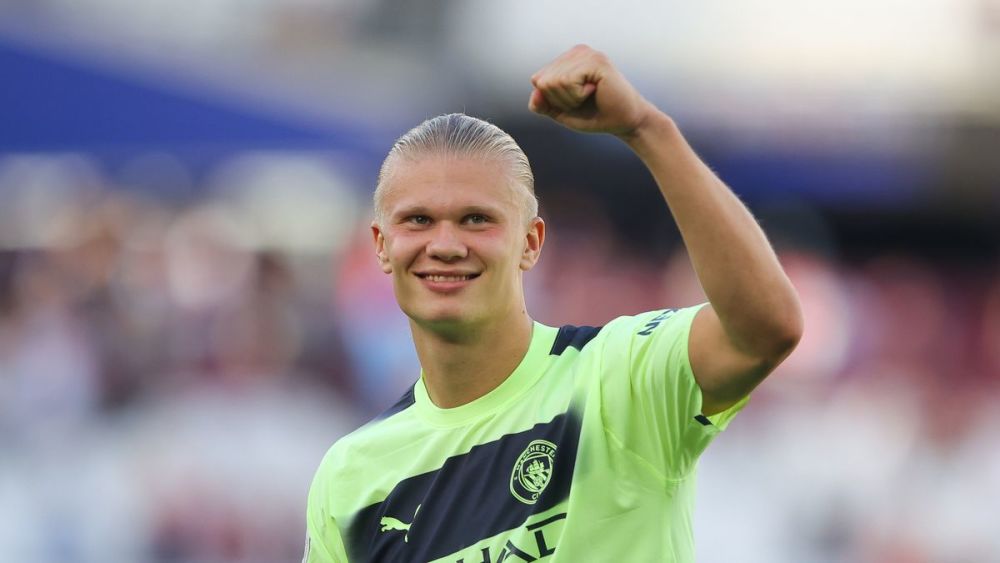 梅西小时候铃声响了不回教室，老师批评他：马拉多纳只有一个（梅西童年上课铃响仍未回班，老师斥责：马拉多纳独一无二）