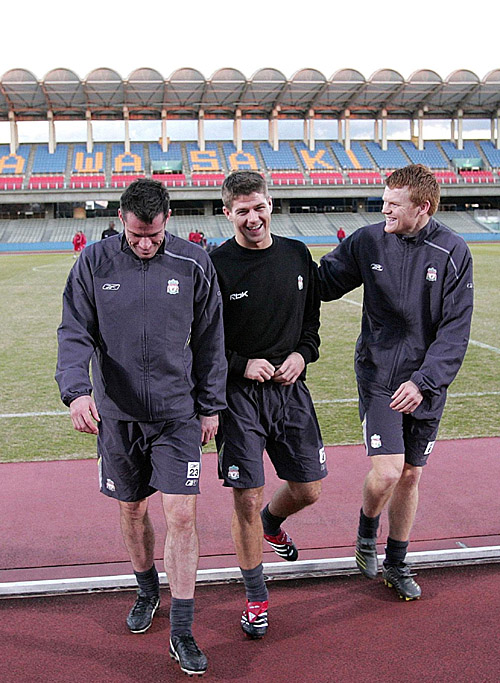 痛！女裁判扔球给希罗，不小心砸到了希罗的关键部位（意外一幕：女裁判回传失手，希罗要害被球击中）