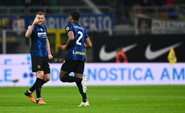 西甲半场：瑟洛特双响，维纳斯造险，马竞2-0奥维耶多（半场战报：瑟洛特梅开二度，维纳斯造险，马竞暂2-0领先奥维耶多）