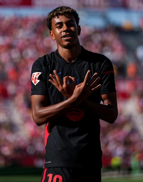 近千名乒乓球小将角逐2025年四川省青少年体育系列赛（近千名乒坛新秀逐鹿2025年四川省青少年体育系列赛）