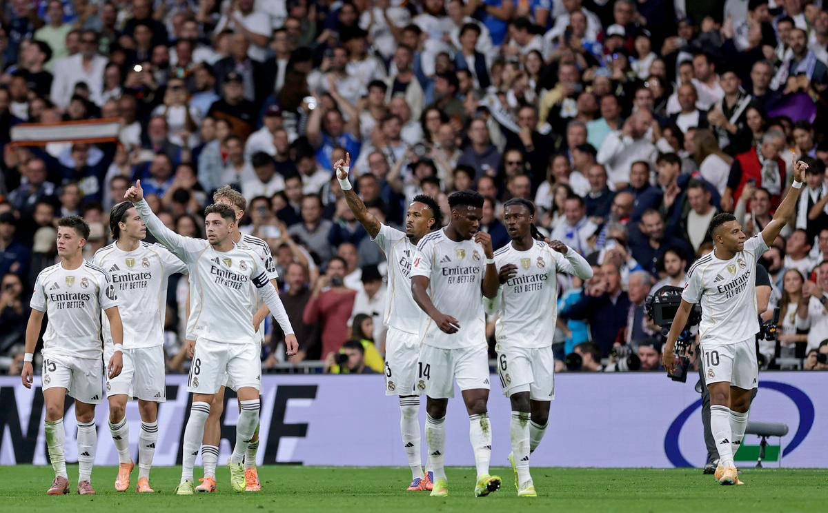 罗马诺：曼城在关注费耶诺德右后卫里德，拜仁也对他有意（罗马诺：曼城考察费耶诺德右后卫里德，拜仁同样感兴趣）