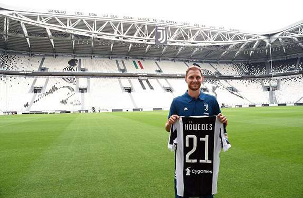 足协杯官方发布决赛纪念产品：纪念徽章38元，围巾58元