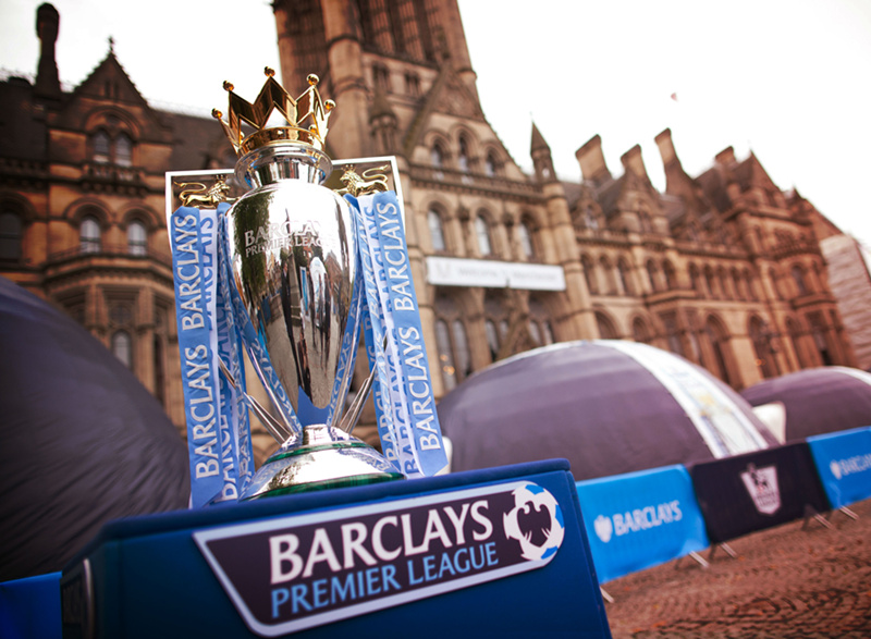 杨鸣：辽宁男篮进入新老更替时期，先打进季后赛再图发展（杨鸣：辽篮处于新老交替阶段，先确保季后赛资格再谋发展）