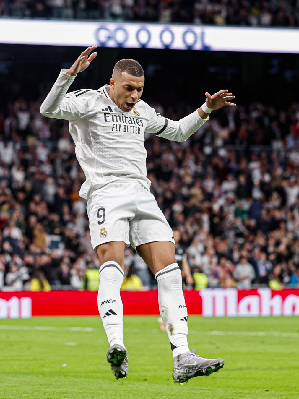 真要走了？孙兴慜在赛后领奖前多次拒绝佩戴队长袖标