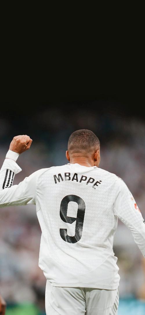 德罗西取热那亚生涯首胜，率队时隔239天再次意甲主场赢球（德罗西迎执教热那亚首胜，球队相隔239天再夺意甲主场三分）