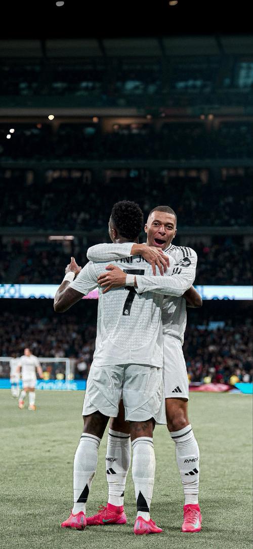 ESPN：曼联、维拉曾密切关注恩德里克，但因皇马不给买断而放弃（ESPN：皇马不设买断，曼联与维拉虽密切关注恩德里克仍选择放弃）