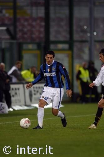 巴萨欧冠大名单：特狮回归，莱万、亚马尔、拉菲尼亚领衔锋线（巴萨出征欧冠名单：特尔施特根复出，莱万、亚马尔、拉菲尼亚坐镇前场）