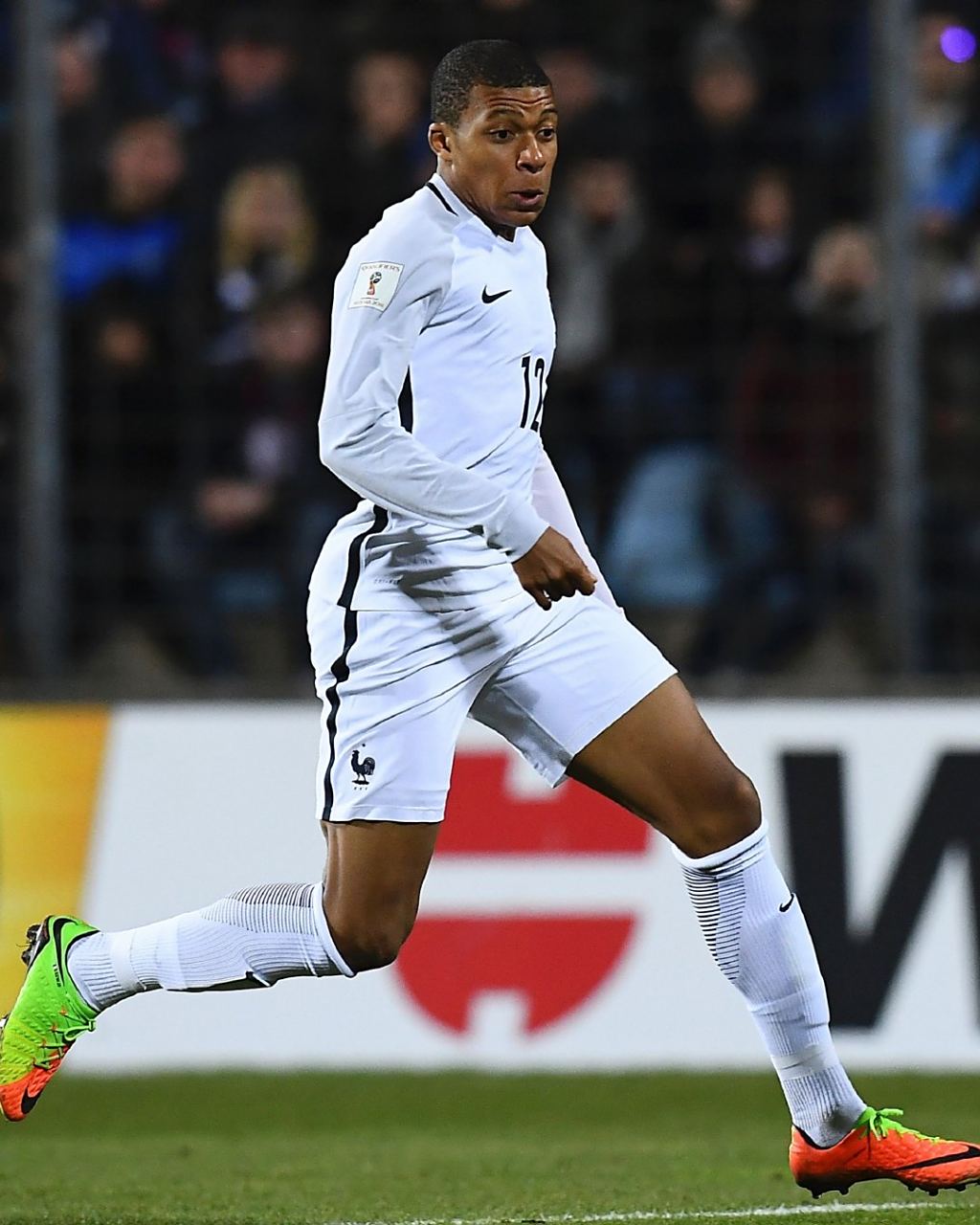 英媒：热刺有意巴里奥斯，已向马竞提交7000万英镑的报价（英媒：热刺向马竞递交7000万英镑报价，求购巴里奥斯）